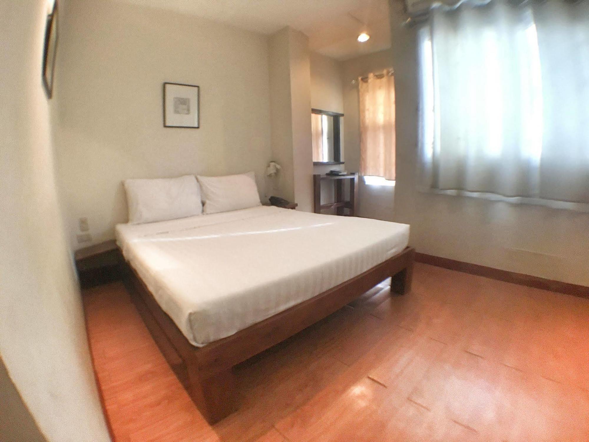 Hôtel Ilocos Rosewell Extérieur photo